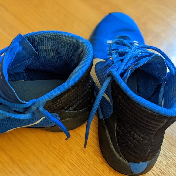 Women's Nike basketball shoes - Picture 4 of 6